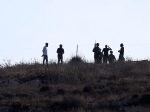 استشهاد شاب على حاجز عناب واعتقال 15 فلسطينيًا بالضفة