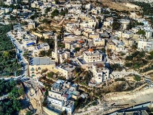 "دفع السكان الفلسطينيين خارج حيّزهم": اعتراض على مخطط لبناء 650 وحدة استيطانية في أم طوبا بالقدس