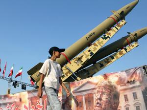 مصدر أميركي يرجح استئناف القتال قبل الانتخابات النصفية... إصابات في هجوم على ناقلة قبالة قطر