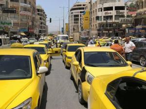 إضراب شامل الأربعاء إذا لم تنخفض أسعار المحروقات.. قطاع النقل يصعّد احتجاجاته
