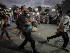 الاحتلال يقتحمه بزعم تواجُد قادة من حماس فيه: شهداء بمجمّع الشفاء الطبيّ ونزوح منه ومحيطه