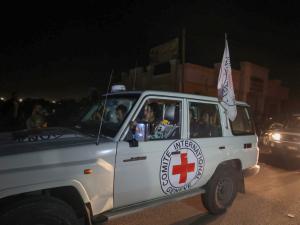 وفد إسرائيلى يغادر للدوحة لإجراء مفاوضات “معقدة” مع حماس.. رويترز تكشف عن عرض جديد من الاحتلال