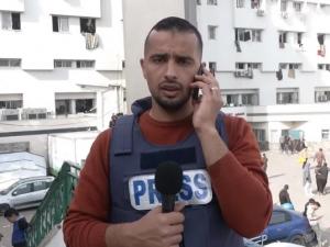 الاحتلال يعتقل مراسل الجزيرة “إسماعيل الغول” من مجمع الشفاء.. اعتدى عليه قبل اقتياده لجهة مجهولة