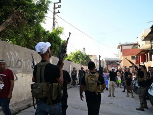 نزوح متزايد وأوضاع كارثية.. لماذا عادت الاشتباكات في عين الحلوة؟