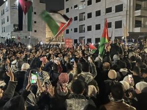 “كل القصة يا مصريين.. إحنا فيكم متعشّمين”.. فيديو لهتافات الأردنيين في مظاهرة نصرة لغزة  