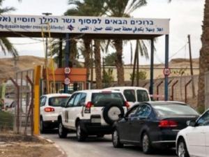 عقب العملية.. الاحتلال يعيد باصات المسافرين الفلسطينيين في معبر الكرامة