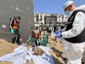 حماس: أعمال البحث بمجمّع الشفاء تكشف فظائع ارتكبتها إسرائيل