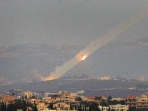 إطلاق رشقة صاروخية من لبنان باتجاه إسرائيل.. حزب الله استهدف مقر الدفاع الجوي للاحتلال في الجولان 