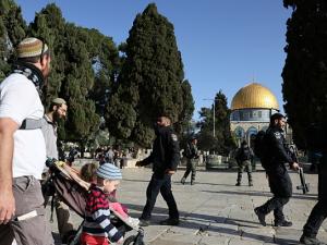 مستوطنون يقتحمون الأقصى ويؤدون طقوسًا تلمودية