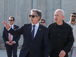 الخلافات بين نتنياهو ووزير دفاعه تصل لذروتها.. هآرتس: هذا ما فجّر السجال العلني بينهما