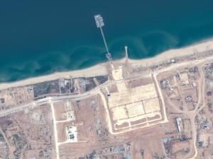 “أي وجود أجنبي بالقطاع بمثابة احتلال”.. الفصائل الفلسطينية تحذر من مخاطر الميناء العائم بغزة، وتعتبره “مبعثاً للقلق”