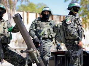 إعلام إسرائيلي: الاحتلال فشل في اغتيال قائد لواء رفح بكتائب “القسام”.. ونشطاء يسخرون من صورة خاطئة له 