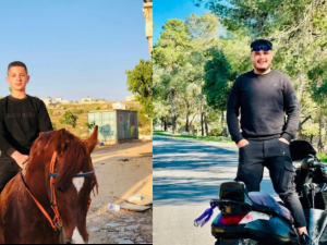 شهيدان قرب بيت أمر
