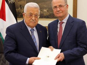 السلطة الفلسطينية تعيش إرهاصات "الانهيار" وتتجه نحو إنهاء الانقسام وإعلان دولة تحت الاحتلال