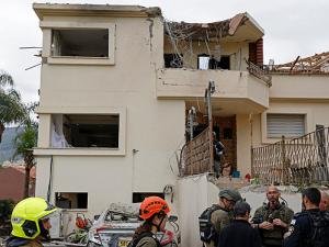 حزب الله يقصف تل أبيب وجنوبي إسرائيل برشقة صاروخية بعيدة المدى