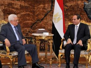 الرئيس محمود عبّاس ونظيره المصري عبد الفتّاح السيسي