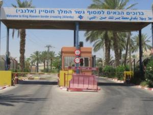 الاحتلال يُعيد فتح معبر الكرامة أمام المسافرين بعد إغلاقه عقب عملية الأغوار