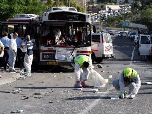 إذاعة عبرية: منفذ تفجير الحافلة بالقدس مر من حاجز دون تفتيش