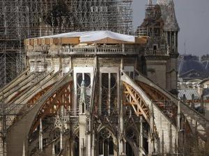 المسؤول عن ترميم كاتدرائية نوتردام: المعلم لا يزال في خطر