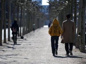 "شهادات المناعة".. خطة ذكية لإعادة الناس إلى الحياة العادية