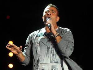 غضب من عمرو دياب بسبب إعلان "يروّج" للتحرش