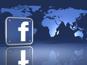 فيسبوك ينافس زووم ويطلق خدمة إجراء محادثات فيديو جماعية
