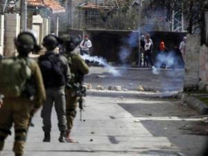 استشهاد مواطن برصاص الاحتلال وهو يدافع عن نجله خلال اقتحام الاحتلال لمخيم قلنديا