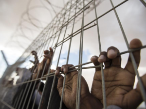 العصيان المدني داخل السجون يدخل يومه الـ13