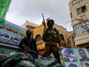 قناة عبرية: حماس مستعدة للتضحية بكل شيء مقابل تنفيذ عملية أسر