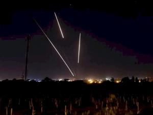 إطلاق صواريخ من غزة صوب مستوطنات الغلاف