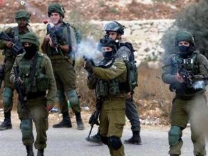 إصابة شاب برصاص الاحتلال في الخليل واقتحام طولكرم واغلاق بلدة الخضر ببيت لحم