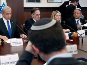 "الكابينت" يصادق بشروط على منع انهيار السلطة