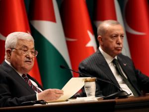 لقاء مغلق يجمع الرئيس عباس وأردوغان وهنية في أنقرة (صور)