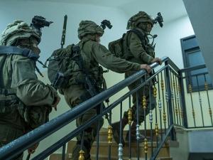 اعتقالات بالضفة وإصابات باشتباكات بمخيم طولكرم