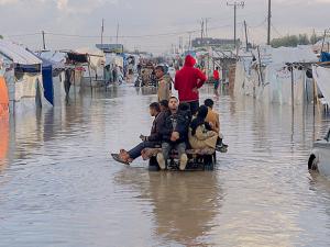 جمعيّة إسرائيليّة تهجّر غزيين إلى وجهات متعدّدة حول العالم... هكذا تعمل
