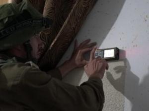 إذاعة عبرية: جيش الاحتلال يأخذ قياسات منزل منفذ عملية التفجير في القدس