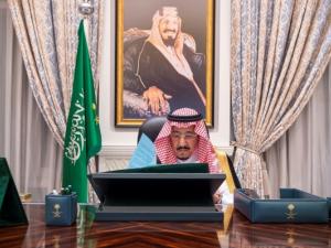 نقل الملك سلمان إلى المشفى