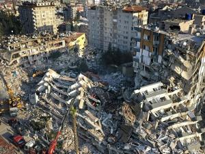 أكثر من 29 ألف قتيل إثر الزلزال في تركيا وسورية