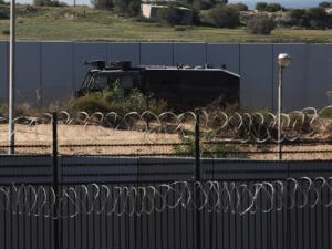 إسرائيل تمنح “موافقة استثنائية” لمصر لتعزيز قواتها في رفح.. إعلام عبري: القاهرة بدأت بالفعل في التحرك