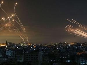 رشقة صاروخية من غزة.. وغارات للاحتلال