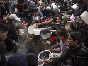 “المجاعة وشيكة” وتهدد الجميع.. تقرير أممي يحذر: 70% من سكان شمالي غزة يواجهون جوعاً كارثياً