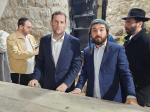 الإعلام العبري: الاحتلال تعرض لإطلاق نار أثناء تأمين اقتحام المستوطنين لقبر يوسف في نابلس