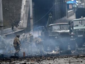 اشتباكات بأسلحة ثقيلة ومتوسطة في كييف ودوي انفجارات في مدن أخرى