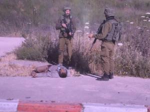 اصابة فلسطيني برصاص الاحتلال على حاجز حوارة