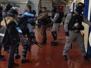 استنفار بسجون الاحتلال بعد استشهاد أبو حميد والأسرى يعلنون الحداد وخطوات تصعيدية