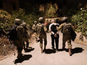 اعتقالات واسعة في مناطق متفرقة بالضفة