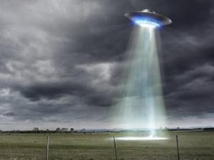متصل على التلفزيون الليبي: شاهدت مركبة فضائية ومخلوقات غريبة