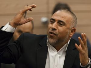 عضو كنيست: احتجاز جثامين الشهداء لن يحقق التهدئة