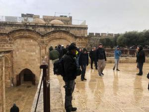 عشرات المستوطنين يقتحمون الأقصى