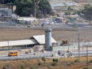 إغلاق حاجز حوارة جنوب نابلس